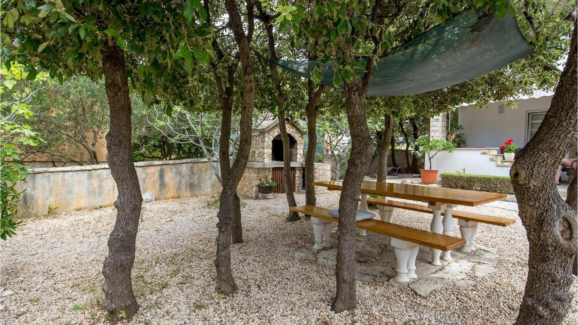 Gorgeous Apartment In Mandre With Kitchen
