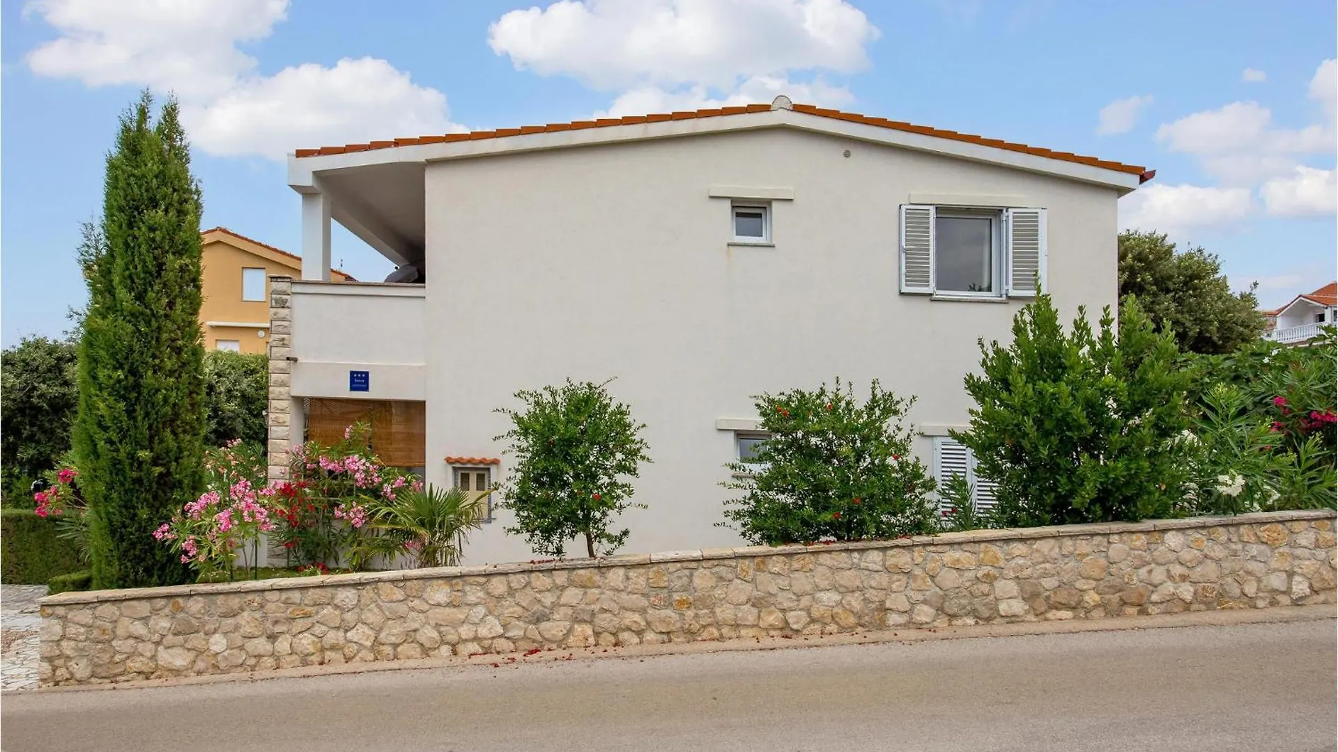 Gorgeous Apartment In Mandre With Kitchen
