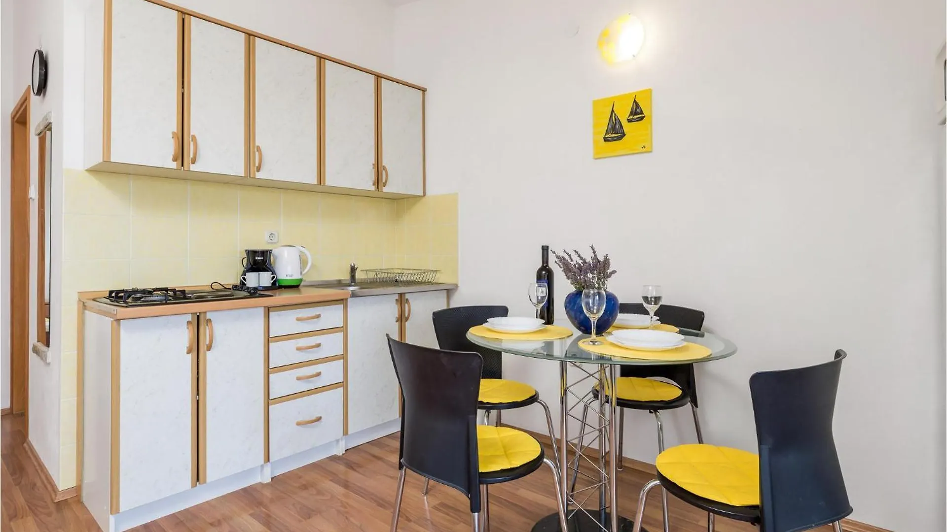 Gorgeous Apartment In Mandre With Kitchen
