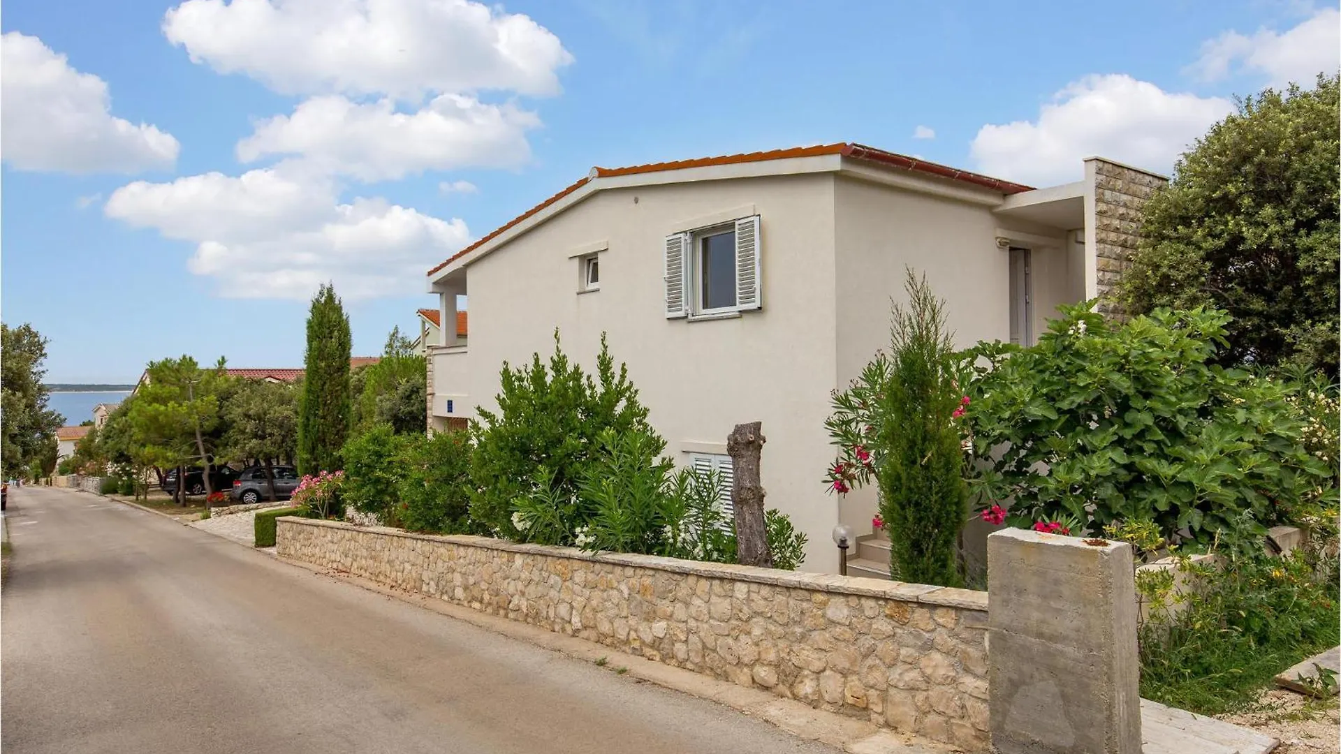 Gorgeous Apartment In Mandre With Kitchen