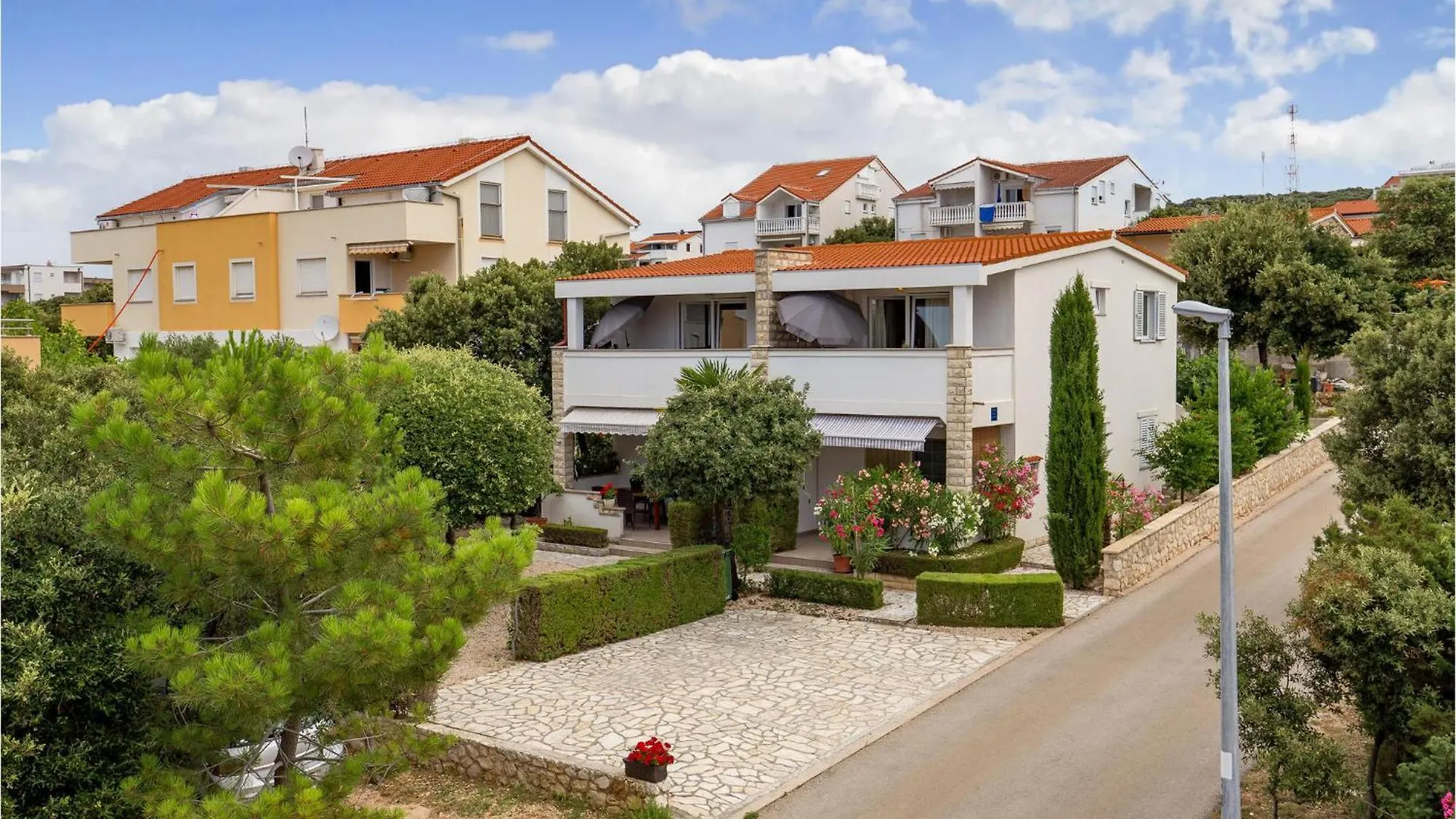 Gorgeous Apartment In Mandre With Kitchen