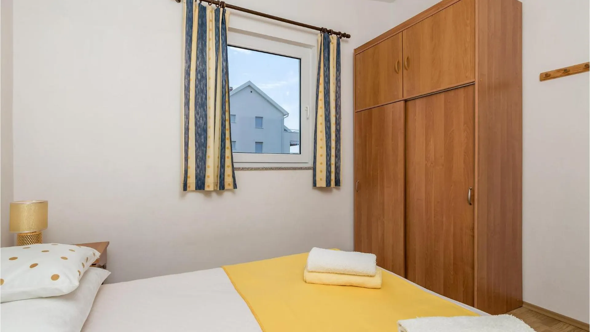 Gorgeous Apartment In Mandre With Kitchen